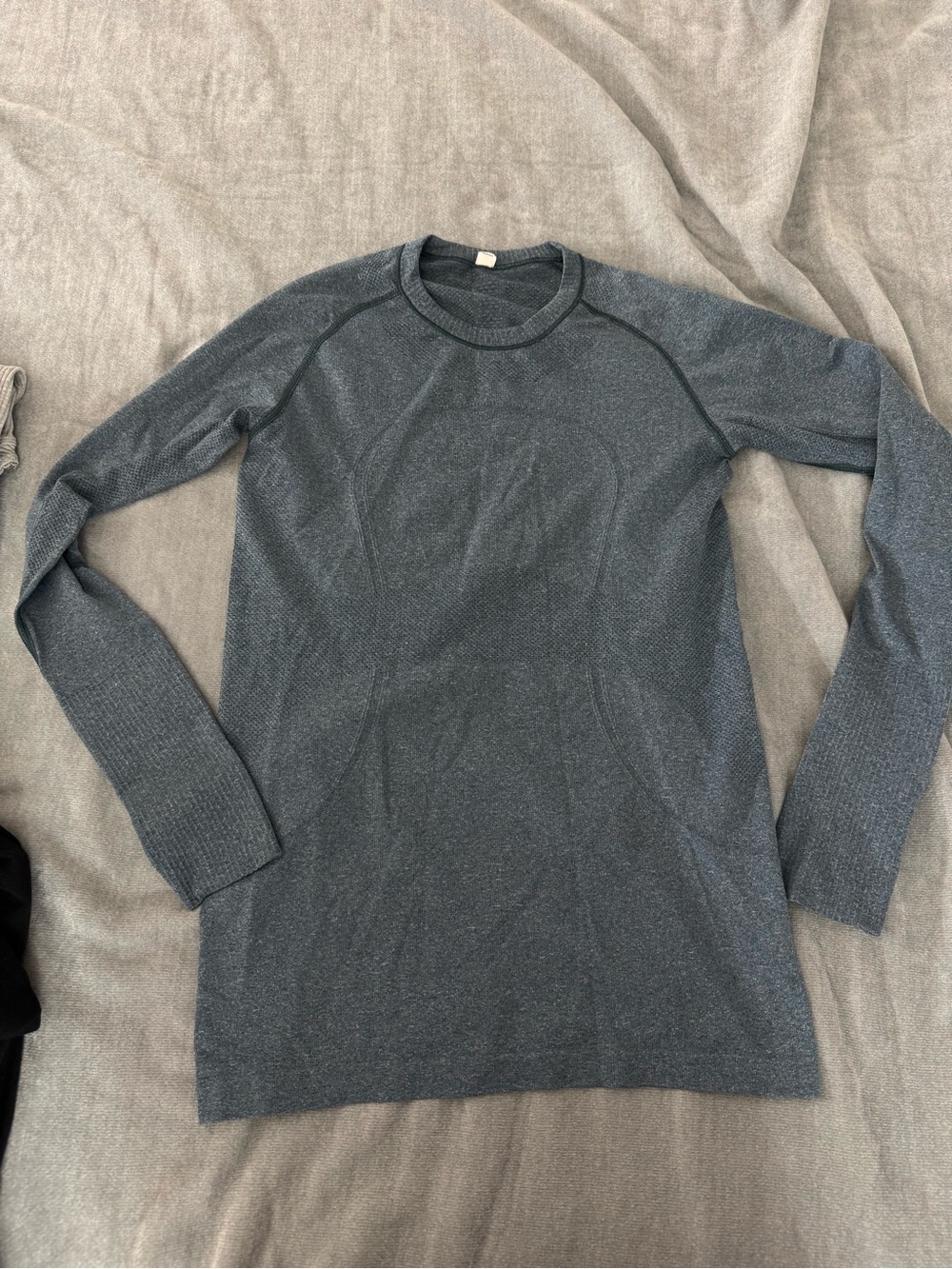 Lululemon Run Swiftly Tech Long Sleeve athletic wowens running shirt sz 8 active